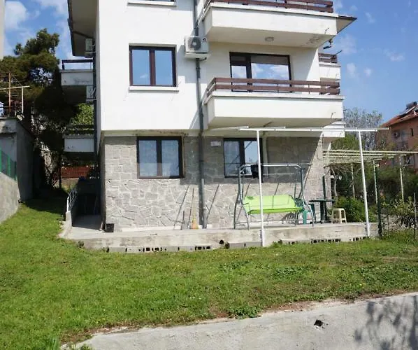 Burkopolis Nyaraló *