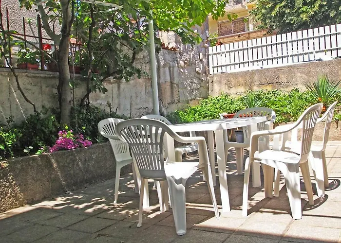 Burkopolis Nyaraló *