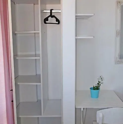 Burkopolis Nyaraló *